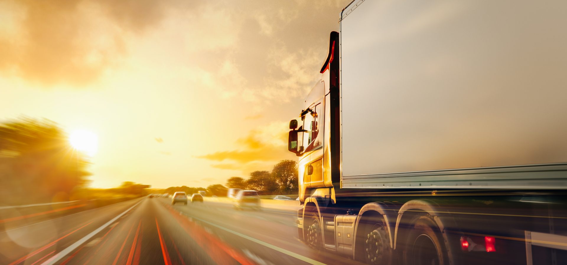 LKW Reifen und Felgen LKW am Highway