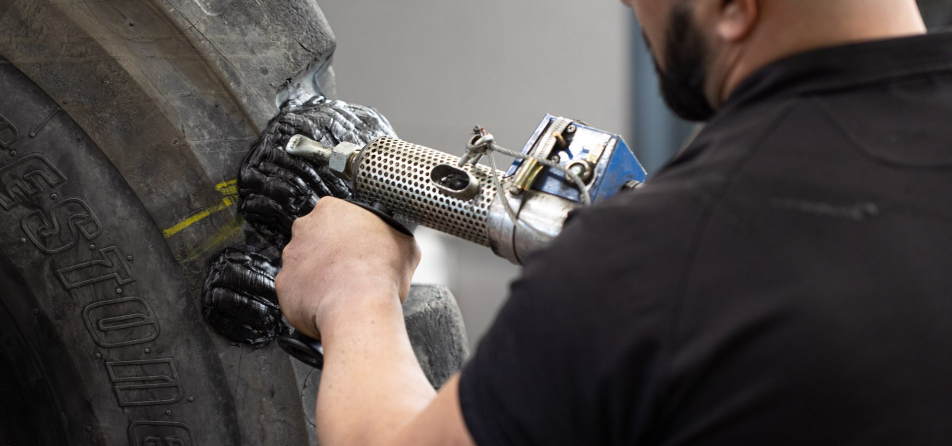 Heissreparatur von Industriereifen bei Reifen Jais